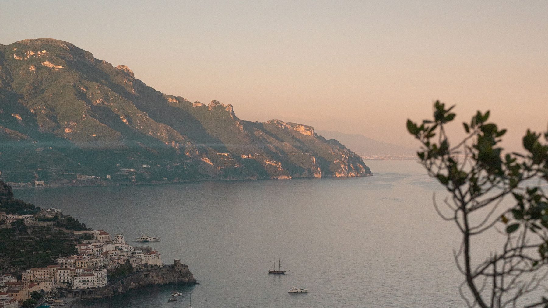 Costa de Amalfi al atardecer